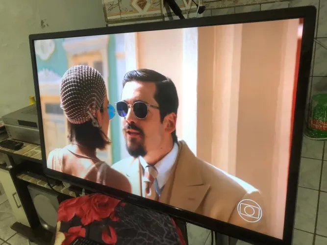 Vendo tv de LED Philips 42 polegadas funcionando perfeitamente