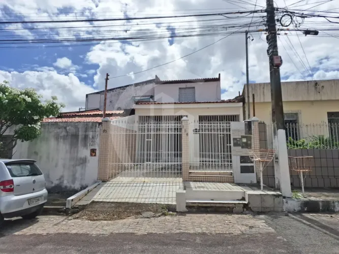 Casa para locação no primeiro andar no bairro Luzia, próximo à Estrada da Luzia