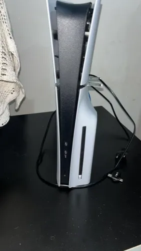 Ps5 slim com 1 controle e caixa, extremamente novo.