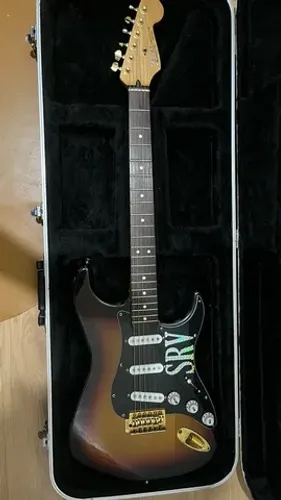 Fender Mexicana 1997 SRV customizada