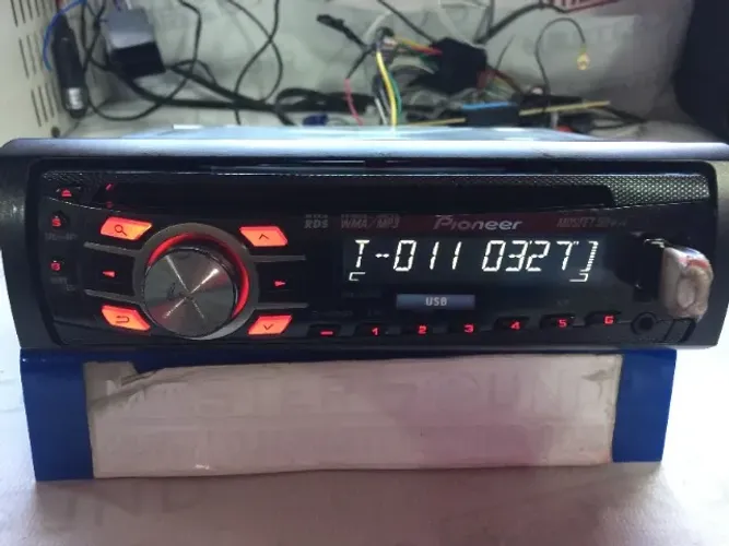 cd radio pioneer deh-2350ub com usb auxiliar impecável, acompanha plug moldura e cinta met