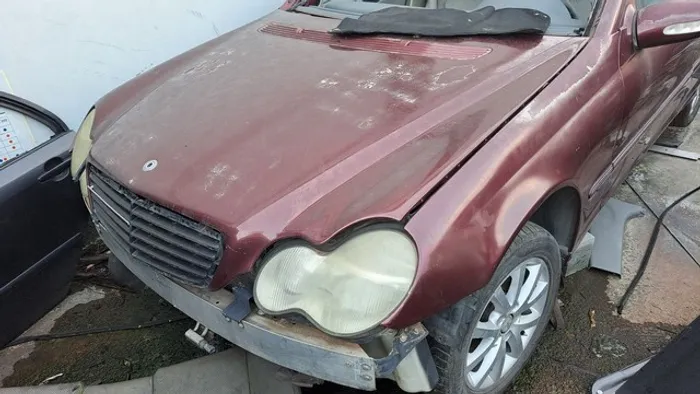 Mercedes C200 Kompressor 2004 - Sucata para Peças 