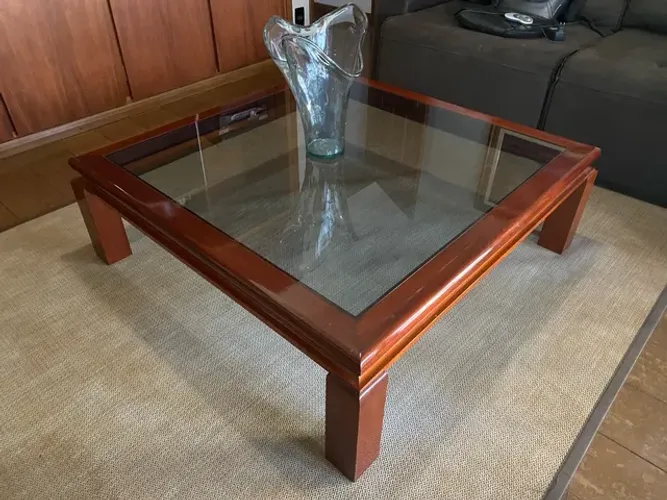 Mesa de centro de madeira e vidro quadrada sala de estar
