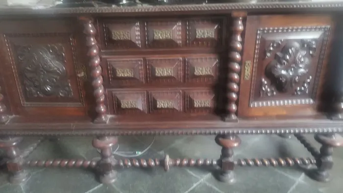 Arca antiga , estilo manuelino 