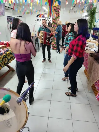 Tecladista  vocalista sanfoneiro