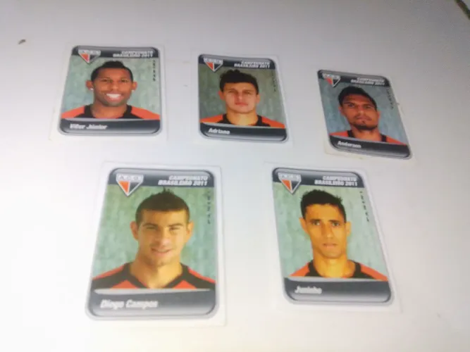 Kit de figurinhas do campeonato brasileiro 2011 bem conservada 