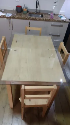 Mesa 4 lugares com tampo de vidro