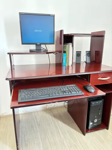 Computador completo + mesa e cadeira