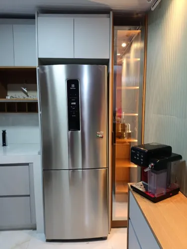 Cozinha Planejada com mdf Greenplac Cinza e Amadeirado - Marcenaria Cidade Imperial