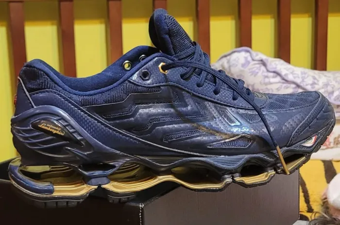 Tênis mizuno lamborguini número 39<br>R$1000,00