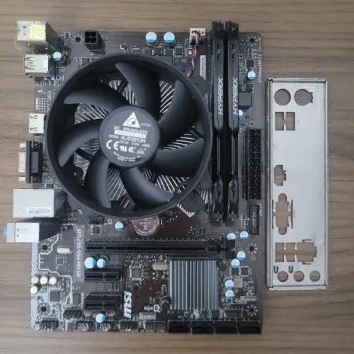 Kit Gamer i7 7700 4.20GHz / MSI H110M PRO-VH PLUS / 16GB DDR4 2400MHz Kingston HyperX Fury