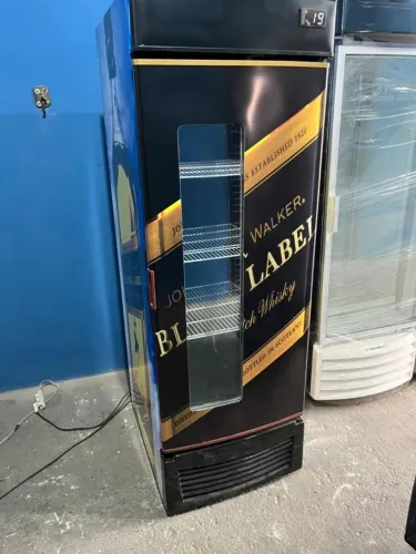 Cervejeira funcionando tudo perfeitamente bem conservado ?