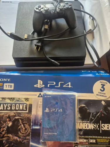 Playstation 4 Slim + 3 Jogos