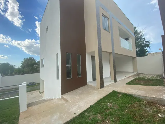 Vendo Sobrado novinho com 4 suítes no bairro Santa Rosa em Cuiabá MT 