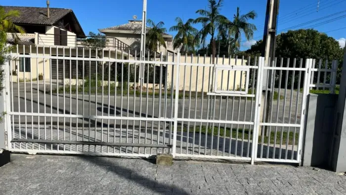 GRADE COM PORTA E PORTÃO ALUMÍNIO