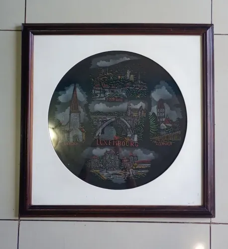 Quadro com Pintura a Mão em Tecido - Luxemburgo