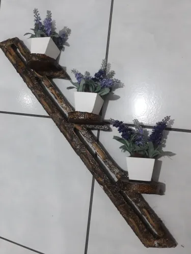 Suporte de madeira para plantas