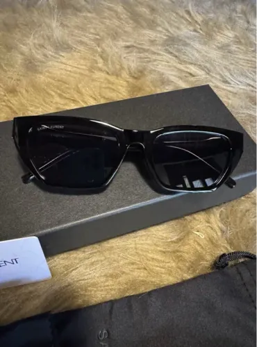 Óculos de Sol Saint Laurent Preto