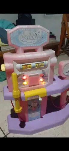 Lote brinquedos balde de lego bomba de gasolina c/ som. Bateria  skate capacete  pimball