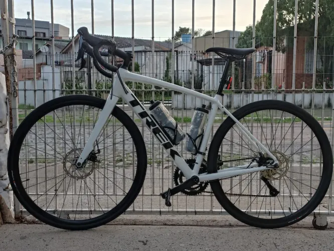 Bike Speed Trek Domane AL 3 Disc 2023 - Tam 52 - Único Dono c/ NF