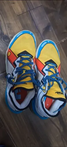 TENIS LEBRON 18