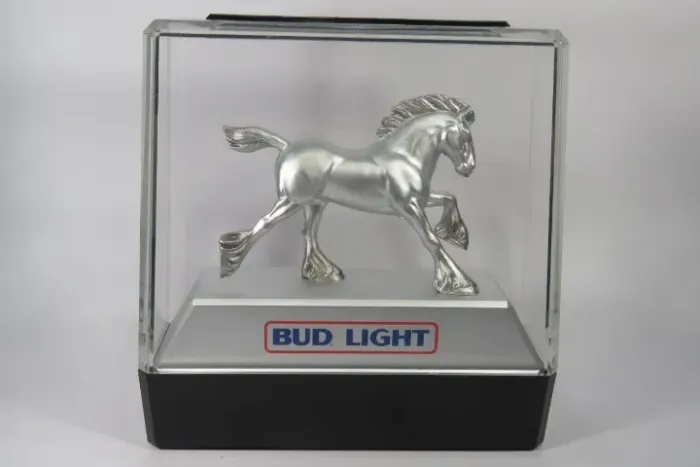DECORAÇÃO em acrílico - figura de um cavalo da raça CLYDESDALE da CERVEJA BUDWEISER
