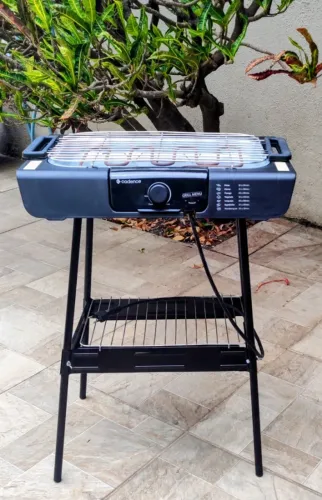Churrasqueira Elétrica Cadence Grill Menu com Pedestal - 220V