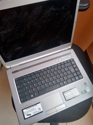 Notebook VAIO danificado - Tela com avarias