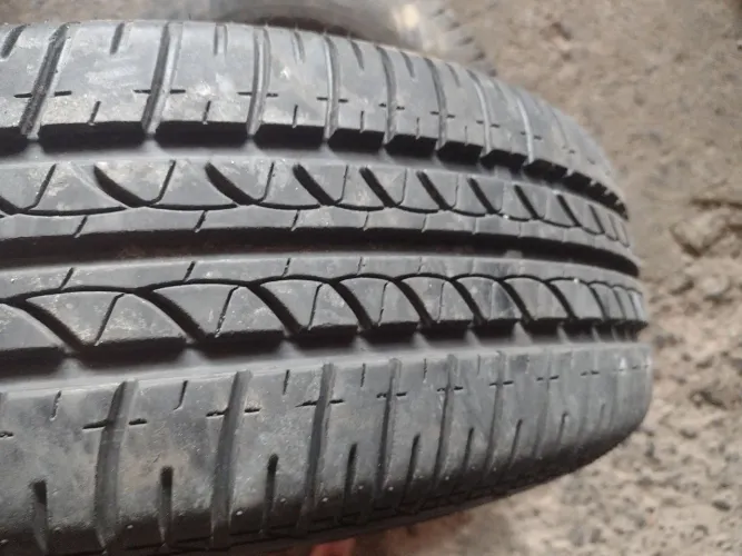 Pneu Novo 195/65/15 Bridgestone, Novo pra reposição.