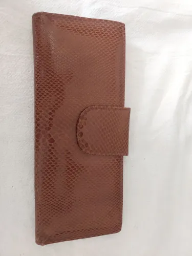 Carteira de Couro MarromVitage com Detalhe Texturizado