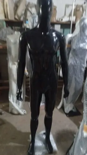 Locação de manequins, araras, cabides etc...