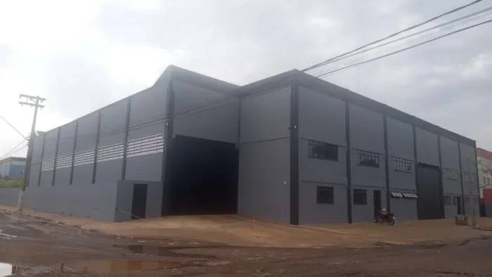 Galpão 1.050m e 1.250m para alugar em ótima localização