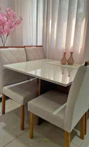 Mesa tampo com vidro e cadeiras em madeira maciça Madri