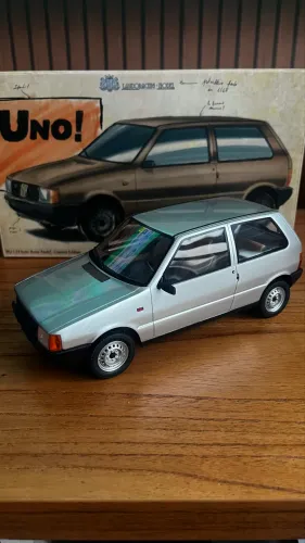 Fiat uno 1:18 1983 raríssimo