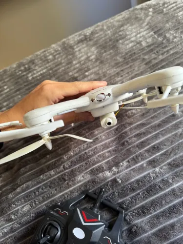 Drone com câmera e controle remoto