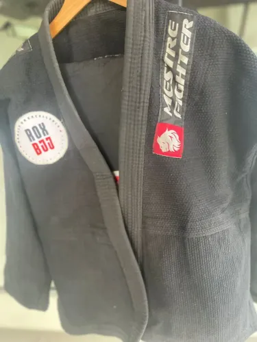 Kimono usado apenas uma semana , tamanho kimono A1 calça A3 faixa branca 2