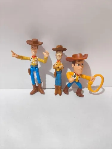 Lote 3 minis bonecos toy story xerife Woody