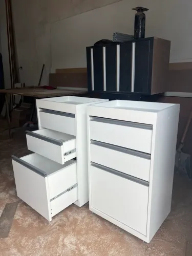 Gaveteiros ou carrinhos auxiliar novo