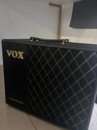 Amplificador Vox Valvetronix 40+