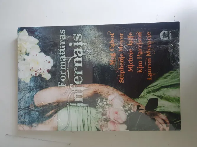 Formaturas Infernais - Livro LEIA A DESCRIÇÃO!!