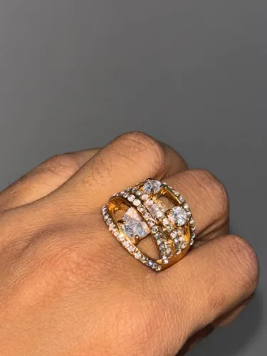 Anel Dourado com Strass e Pedras para festa