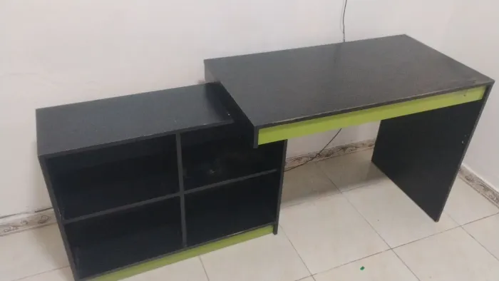 Mesa Gamer com Prateleiras