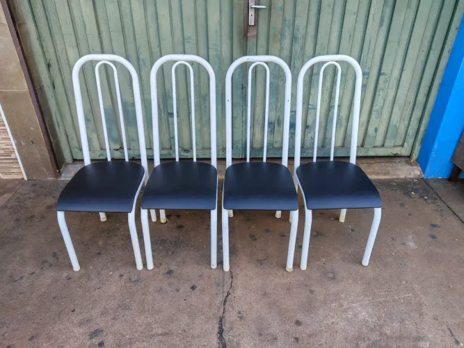 Vendo cadeiras de cozinha tubolar branca