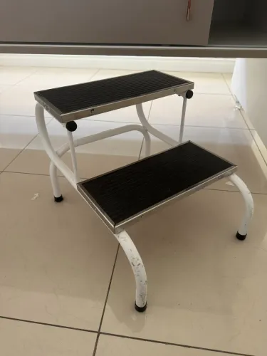 Escadinha de dois degraus para macasa