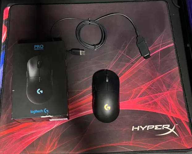 Logitech G Pro + mousepad hyperx fury S