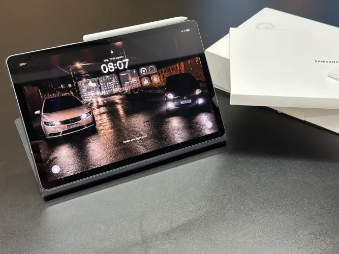 Tablet Samsung Galaxy Tab S10 FE com Capa e Caneta S Pen 8GB RAM 128GB