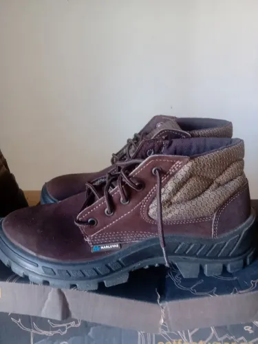 Bota segurança Tam 43 44 pegar Havan ou posto canaã