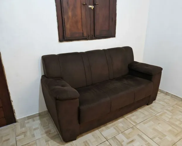 Sofá três lugares para vender logo