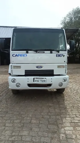 Ford cargo 1317 4x2 ano 2010. Motor Cummins isb. Caçamba Pastre 6m3. Valor R$ 180.000,00