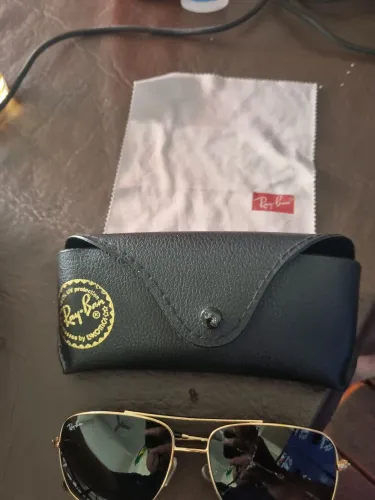 Oculos Ray Ban, novo com lente esquerda quebrada, para trocar a lente ou utilizar a armaca